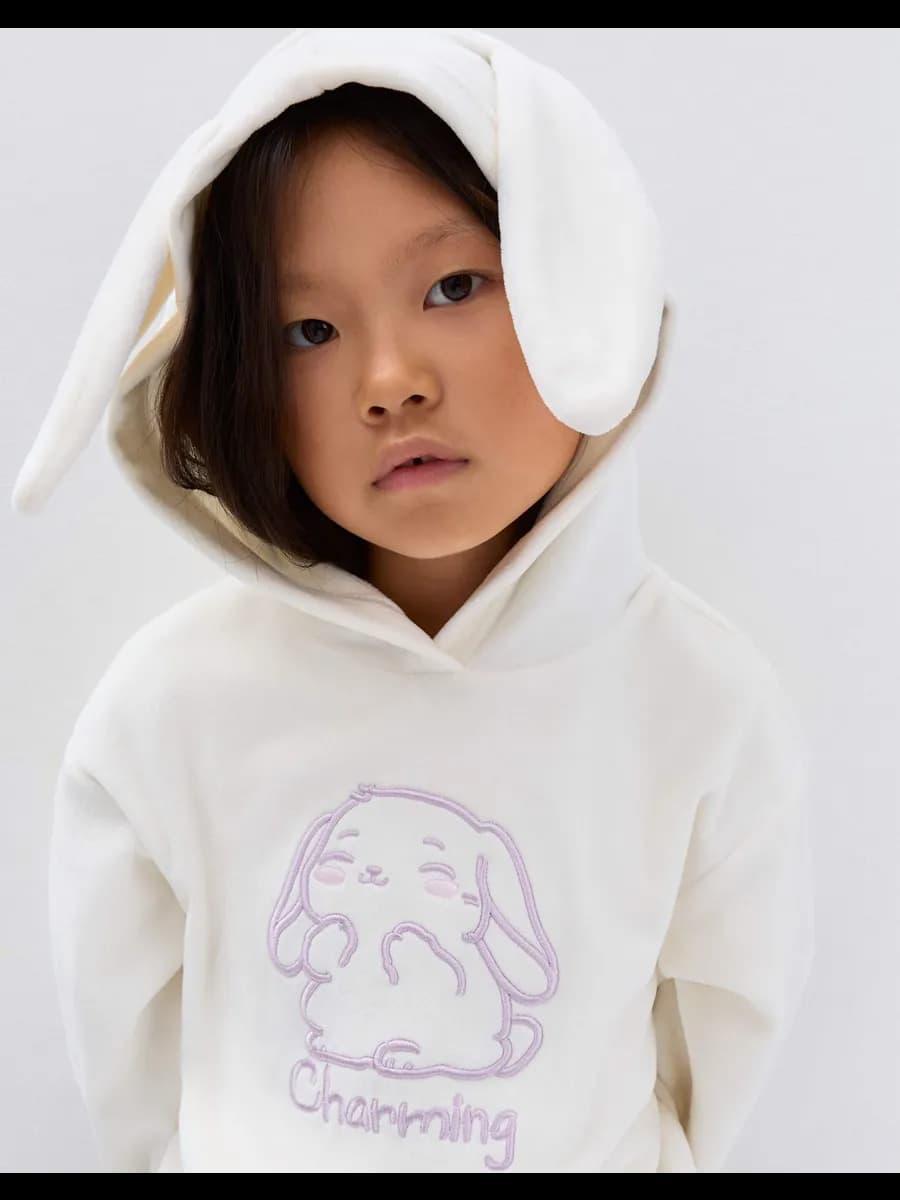 Молочное худи oversize из велюра с вышивкой