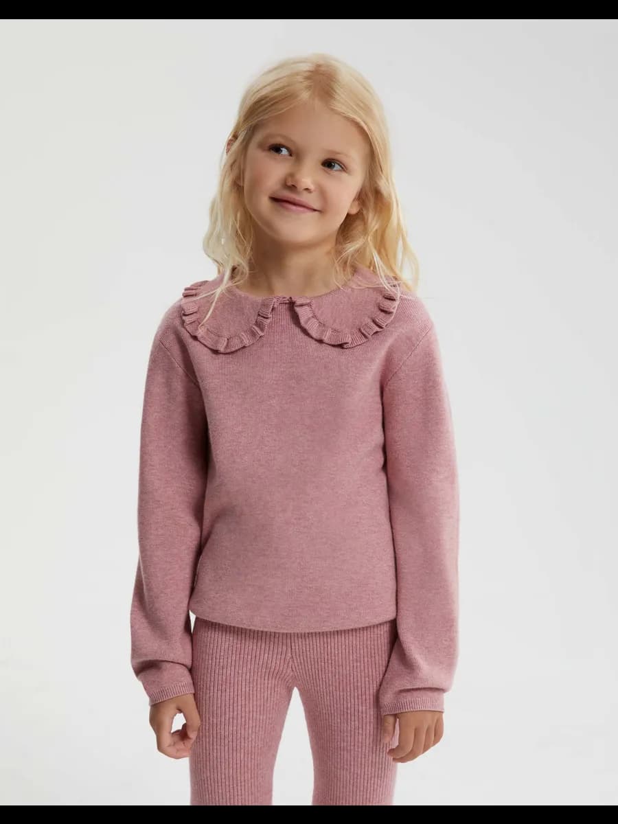 Пыльно-розовый джемпер с воротником