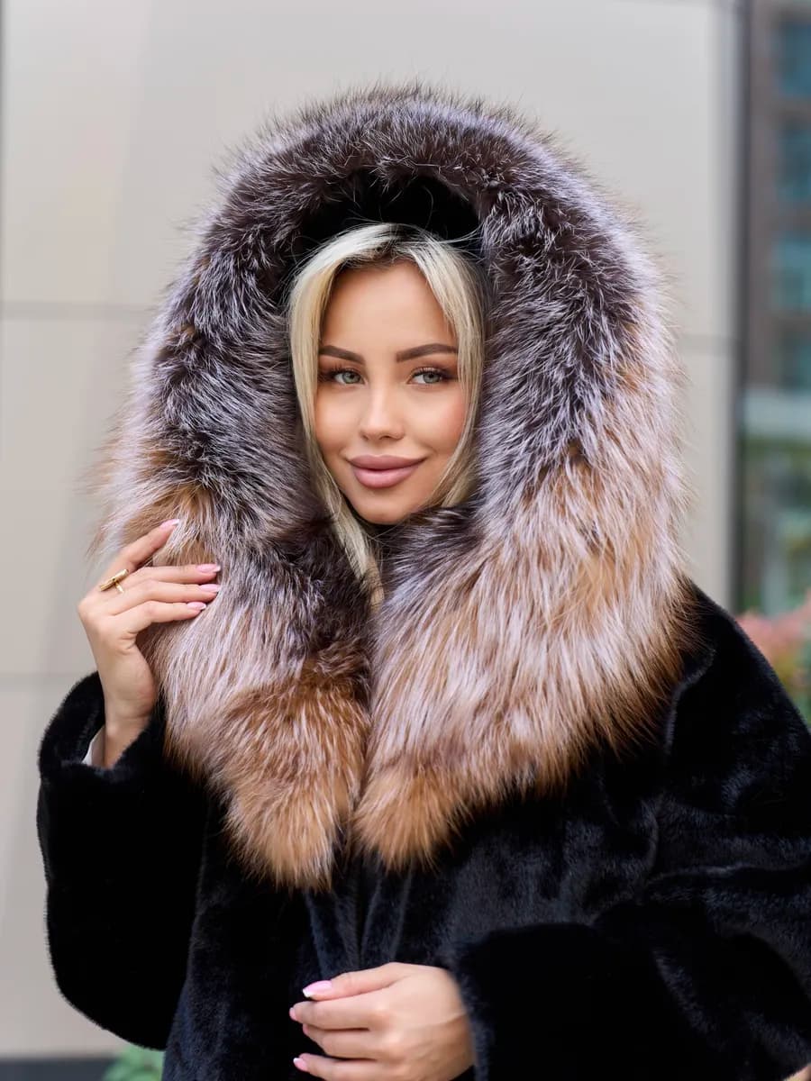 Шуба искусственная с натуральным мехом лисы оверсайз