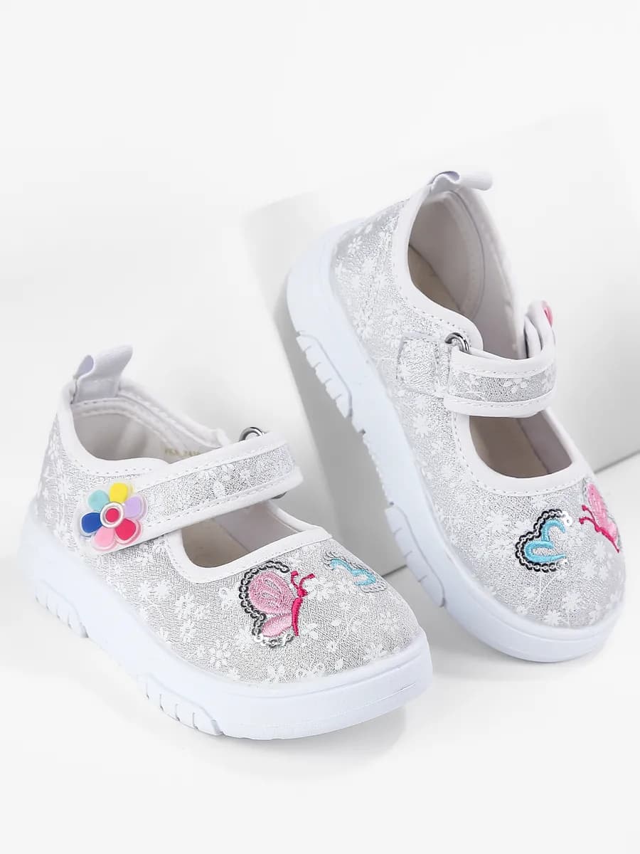 Текстильные туфли в сад