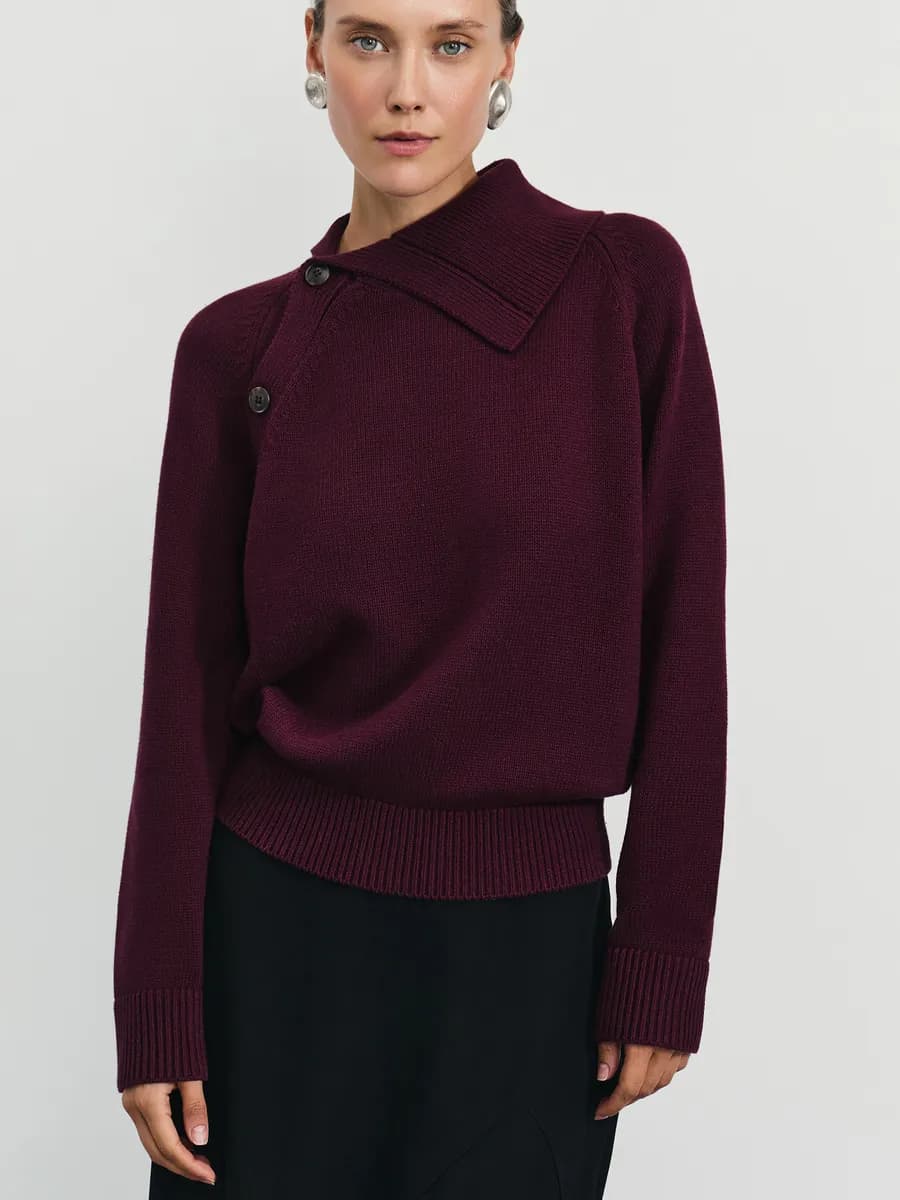 Джемпер вязаный в офис с пуговицами на воротнике