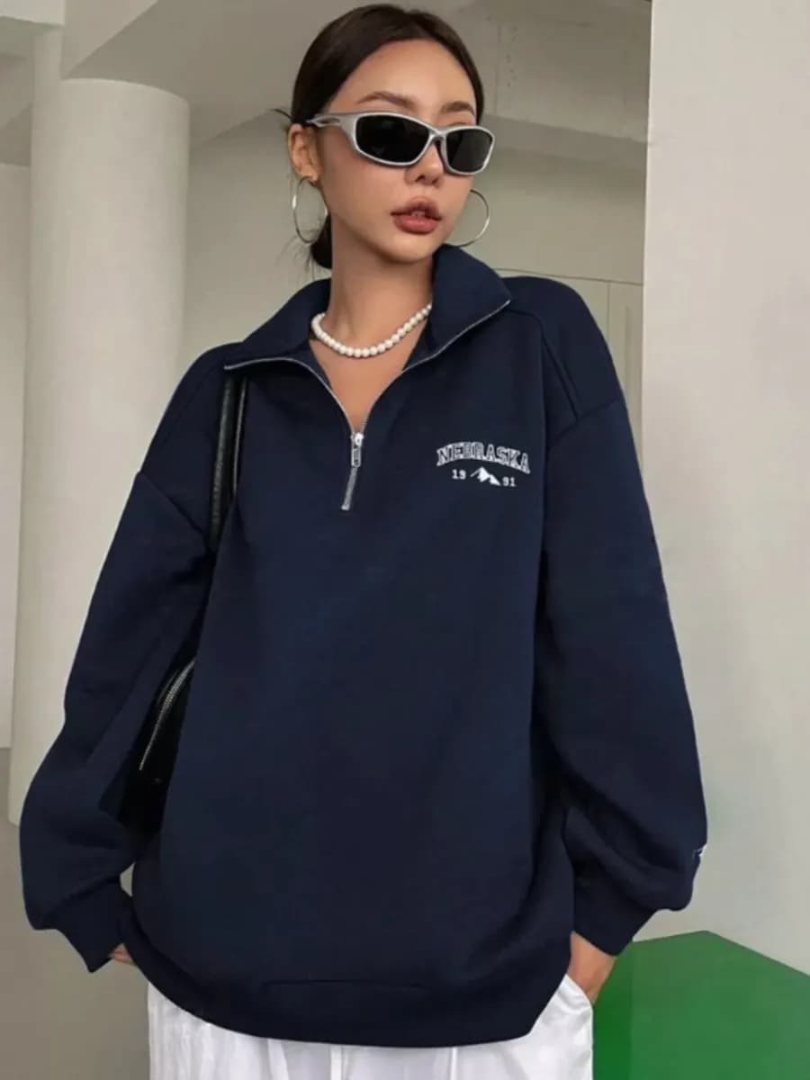 Свитшот c горлом и надписью