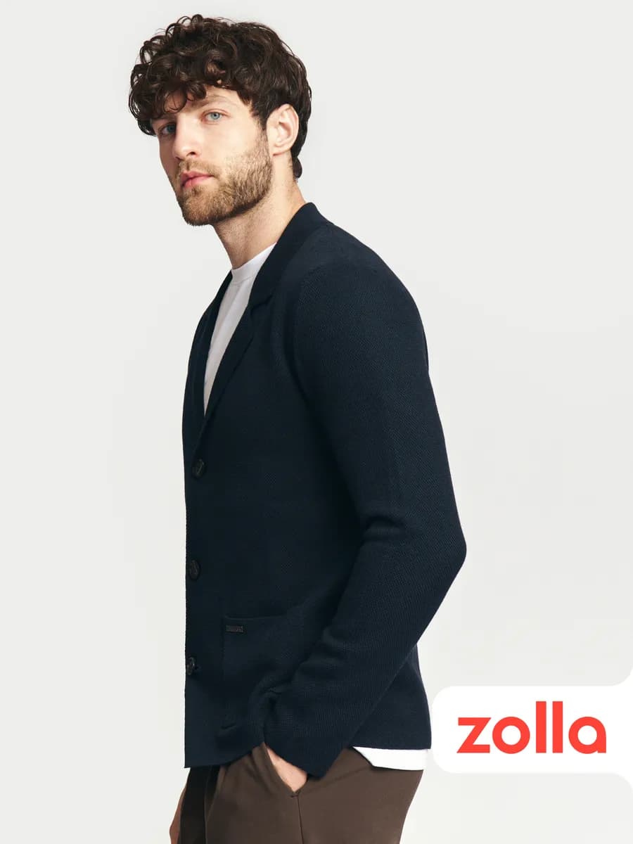 Мужской вязаный кардиган на пуговицах