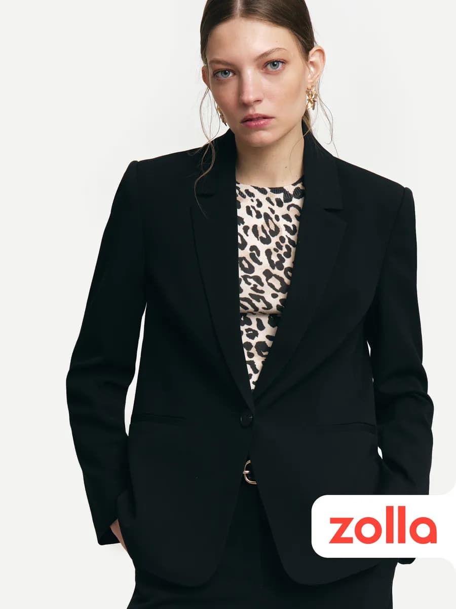 Женский прилегающий жакет на пуговице