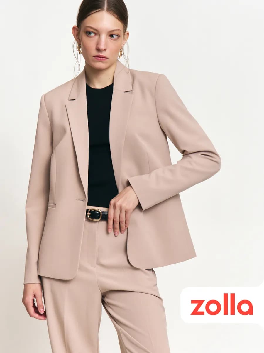 Женский прилегающий жакет на пуговице