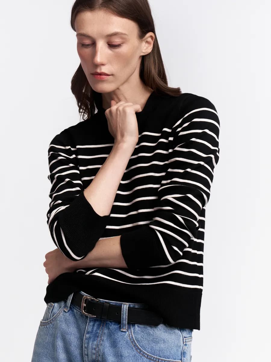 Женский трикотажный джемпер в полоску