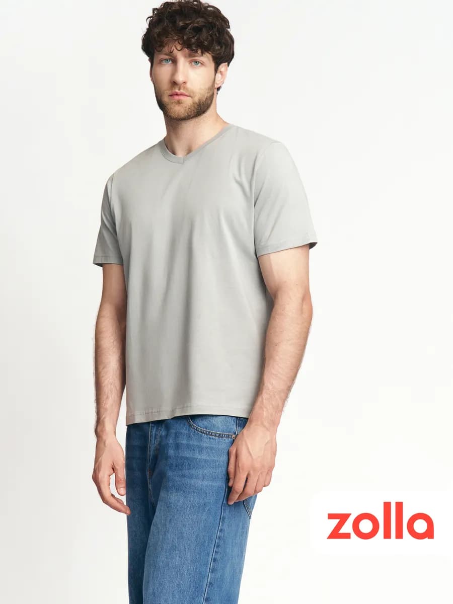 Мужская футболка из хлопка с вырезом