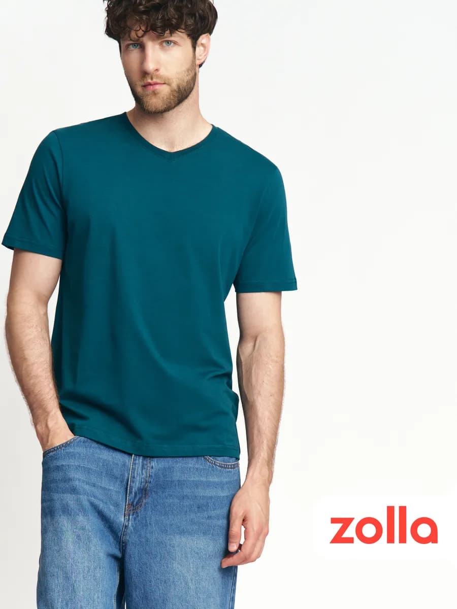 Мужская футболка из хлопка с вырезом