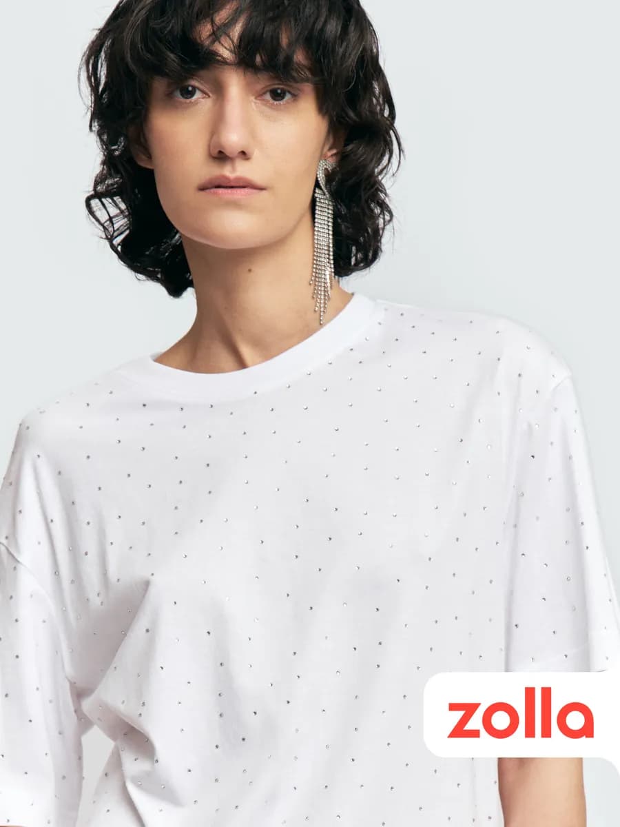 Женская футболка из хлопка со стразами