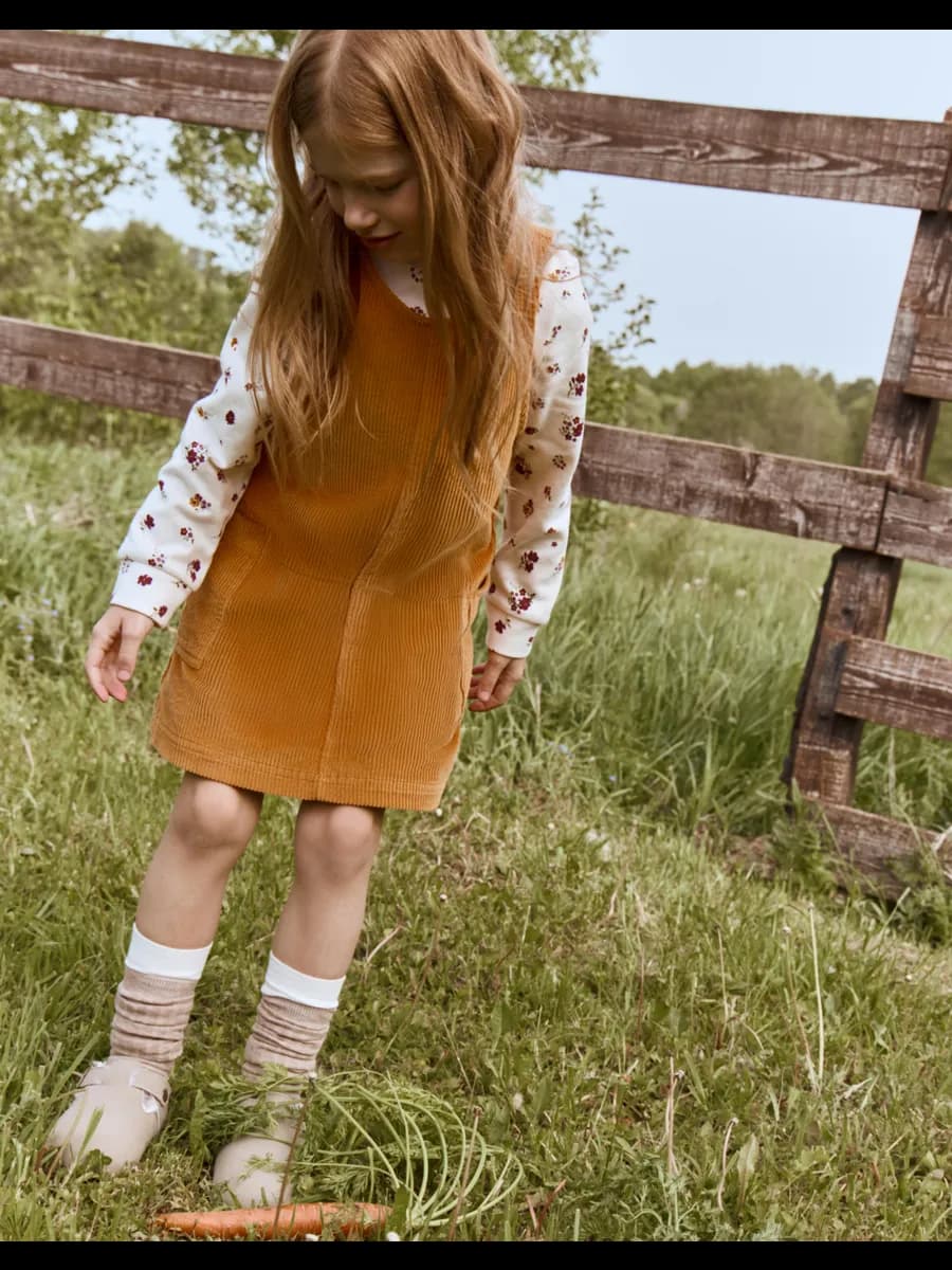 Горчичное платье-трапеция