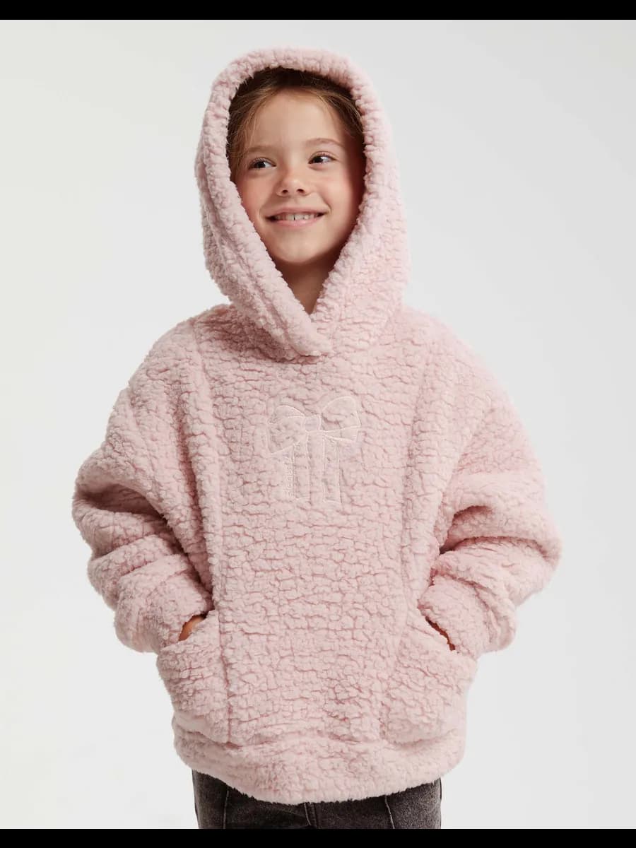 Светло-розовое худи oversize из искусственного меха