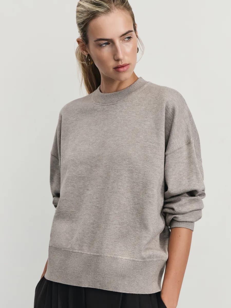 Джемпер базовый школьный свободного кроя в офис