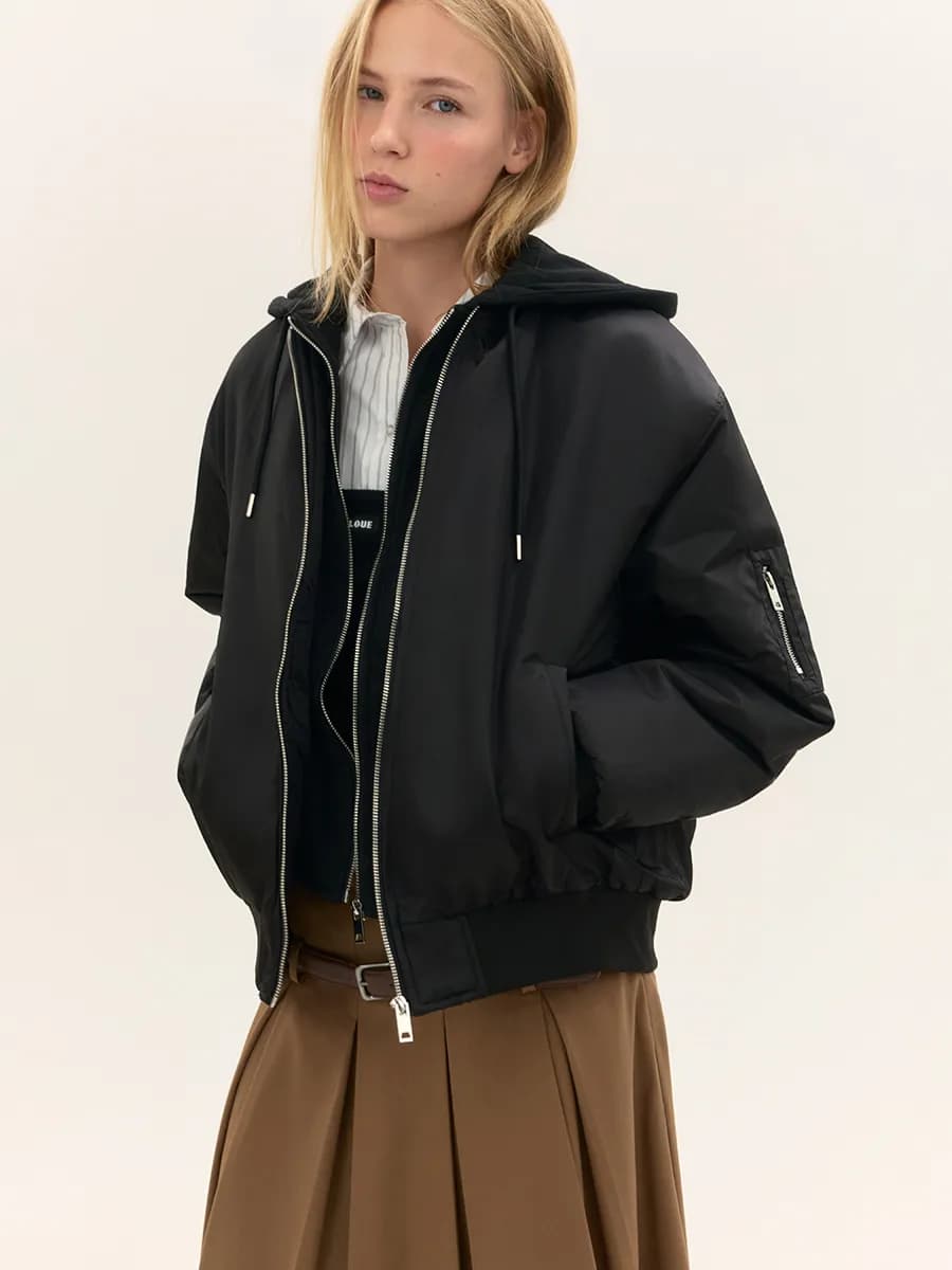 Куртка-бомбер с трикотажным капюшоном