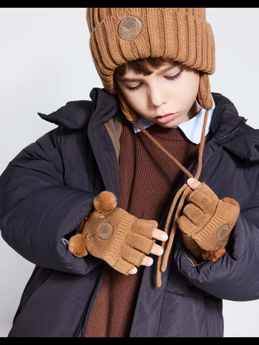 Коричневые перчатки с вышивкой и ушками