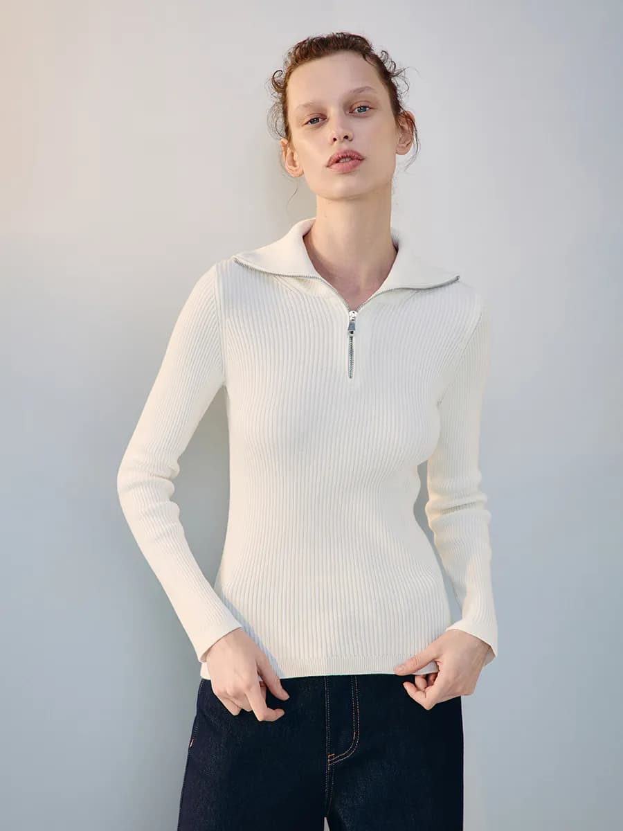 Джемпер в рубчик с воротником-стойкой