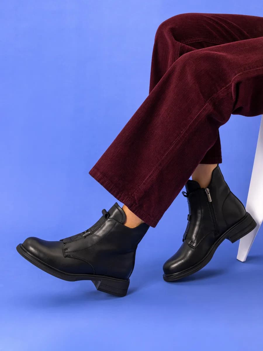 Ботинки кожаные на низком каблуке