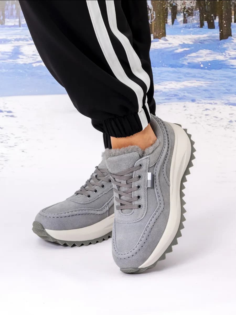 Кроссовки из натуральной замши утепленные