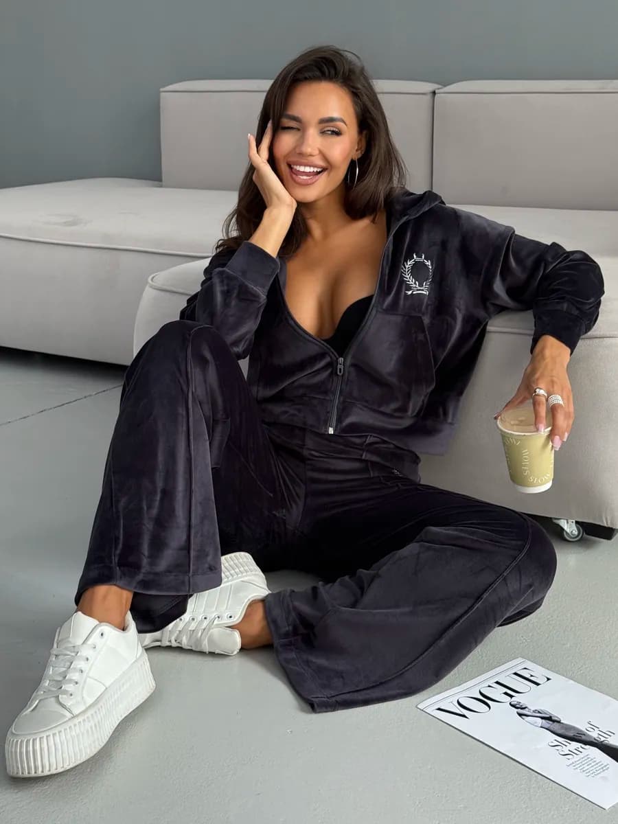 Спортивный костюм велюровый осенний