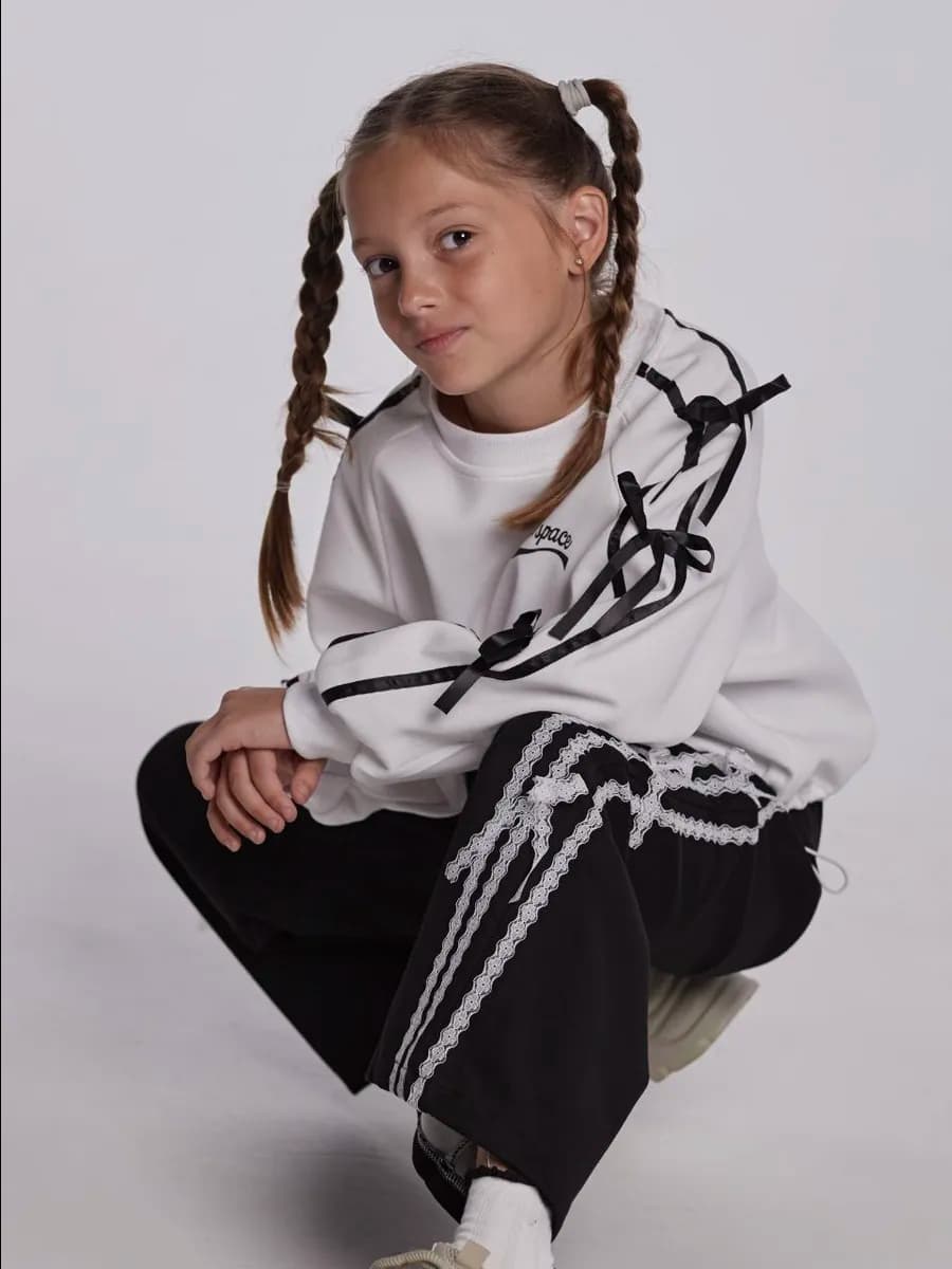 Костюм спортивный свитшот и брюки с трендовыми бантиками