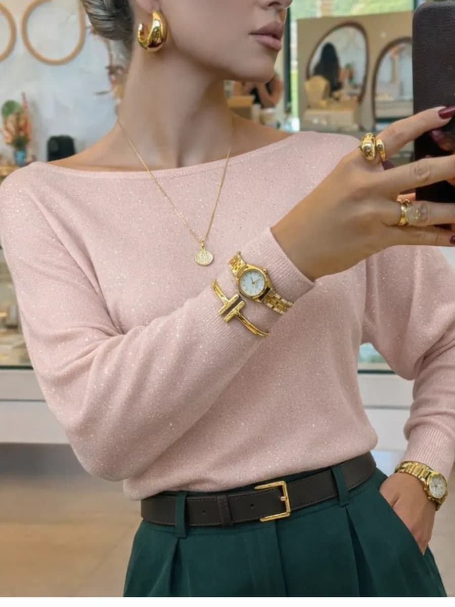 Тонкий джемпер со спущенными плечами с пайетками нарядный