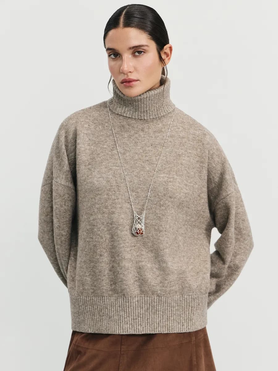 Джемпер вязаный оверсайз с высоким горлом с шерстью