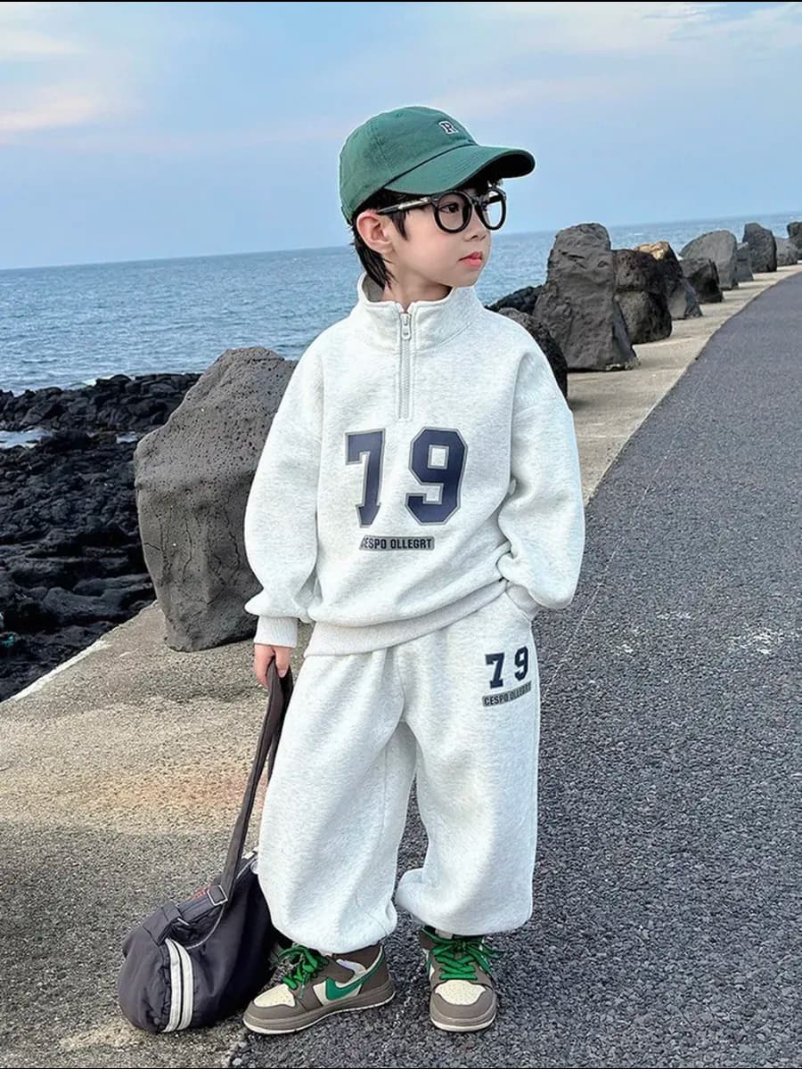 Костюм спортивный для мальчика с воротником-стойкой