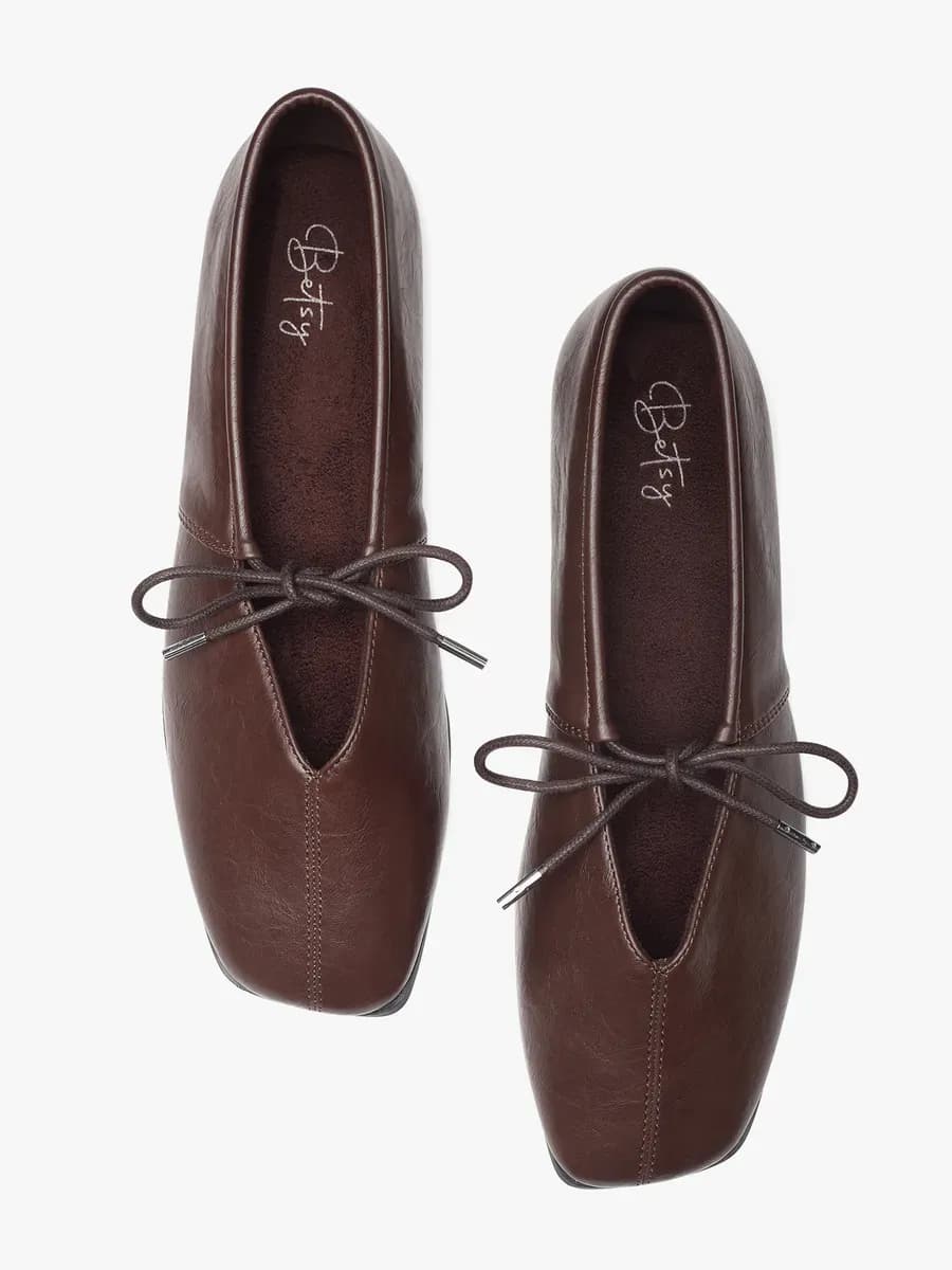 Балетки с завязками и квадратным носом