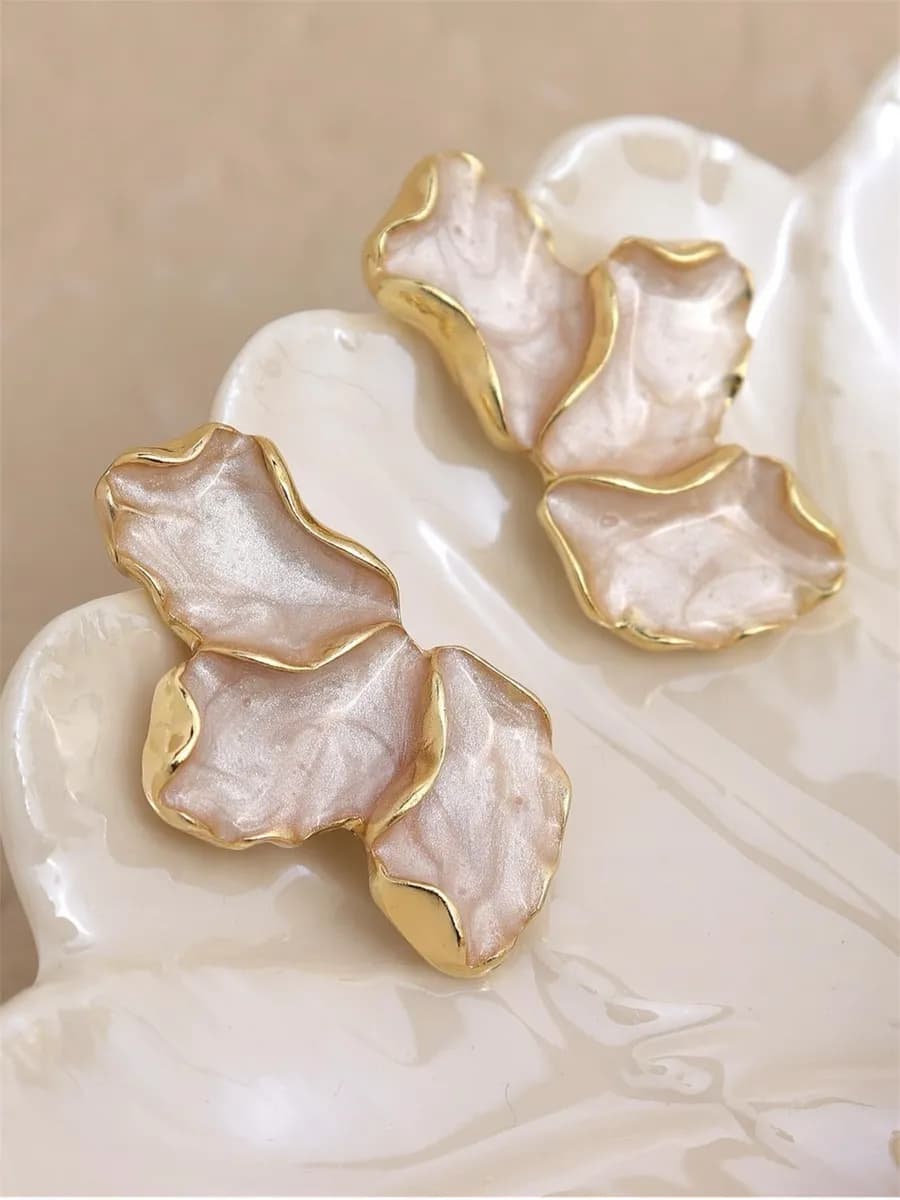 Серьги бижутерия лепестки крупные массивные металл белые