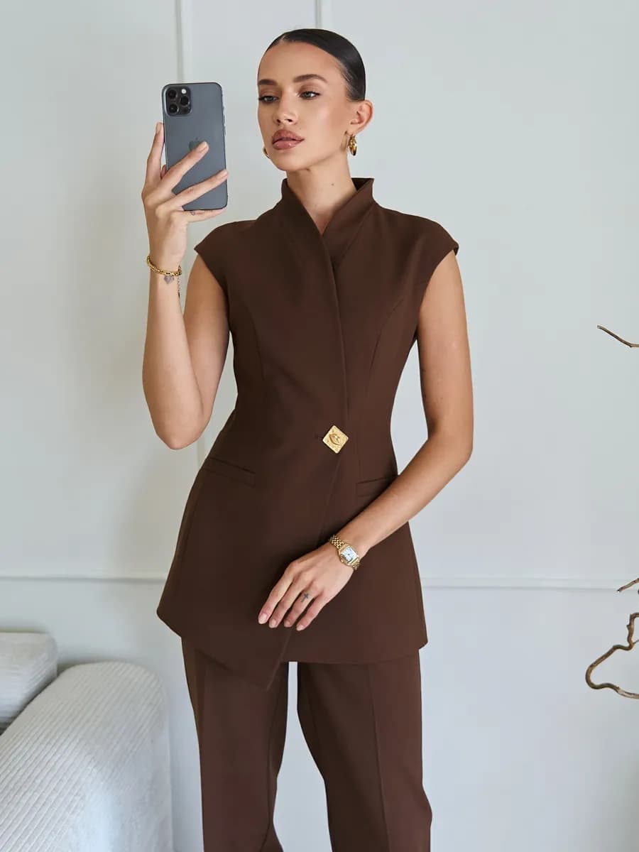 Костюм брючный с жилеткой женский