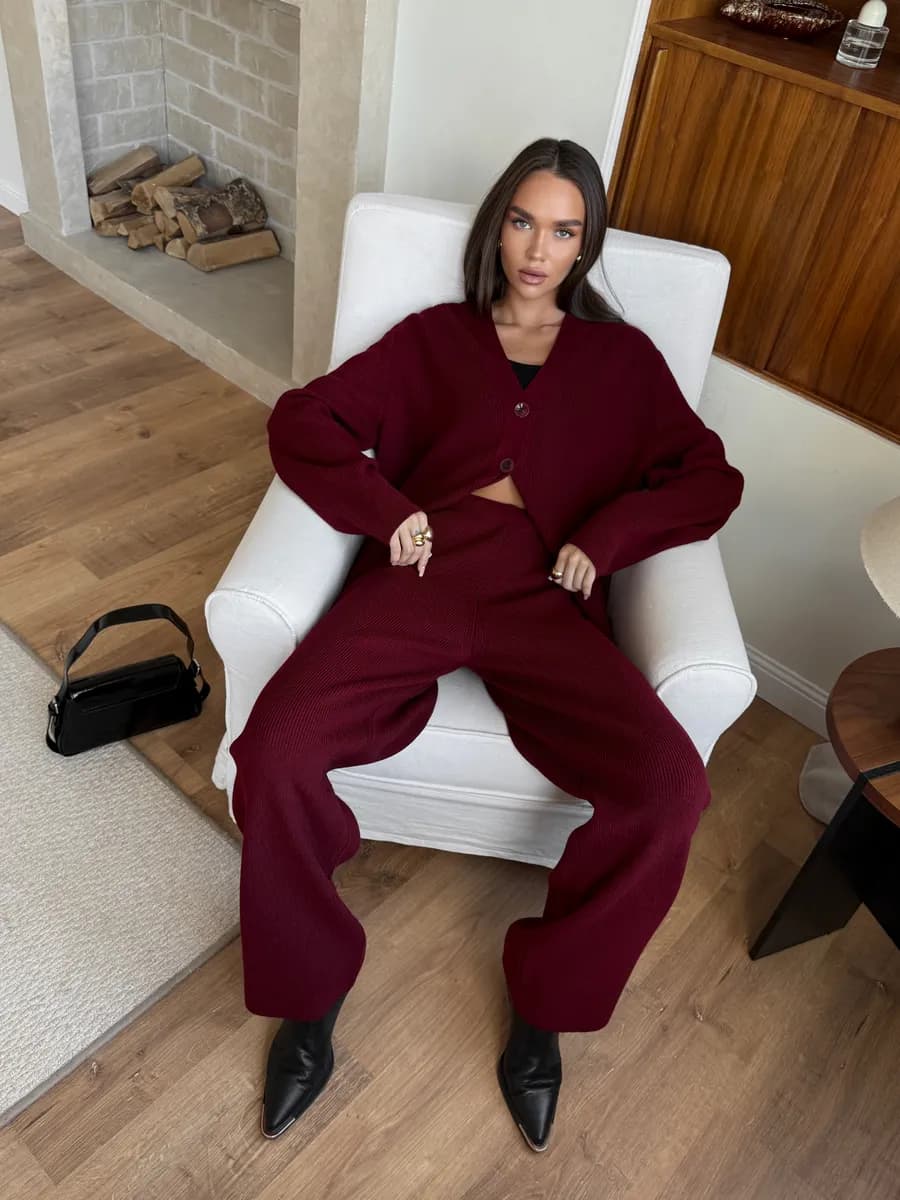 Вязаный костюм с брюками и кардиганом теплый