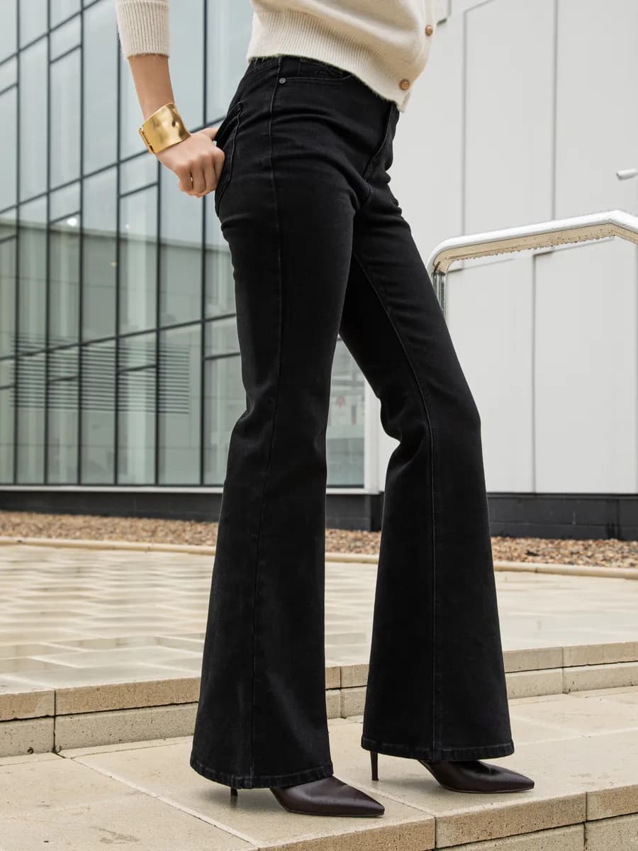 Джинсы клеш от колена с высокой посадкой