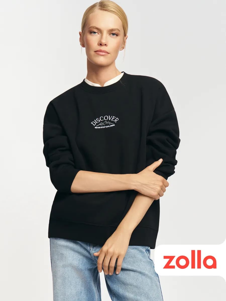 Женский утеплённый свитшот с вышивкой