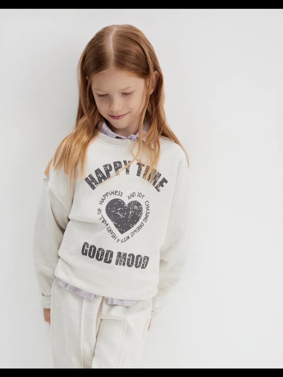 Бежевый свитшот oversize с принтом и начёсом