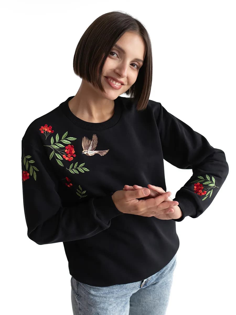 Свитшот с вышивкой