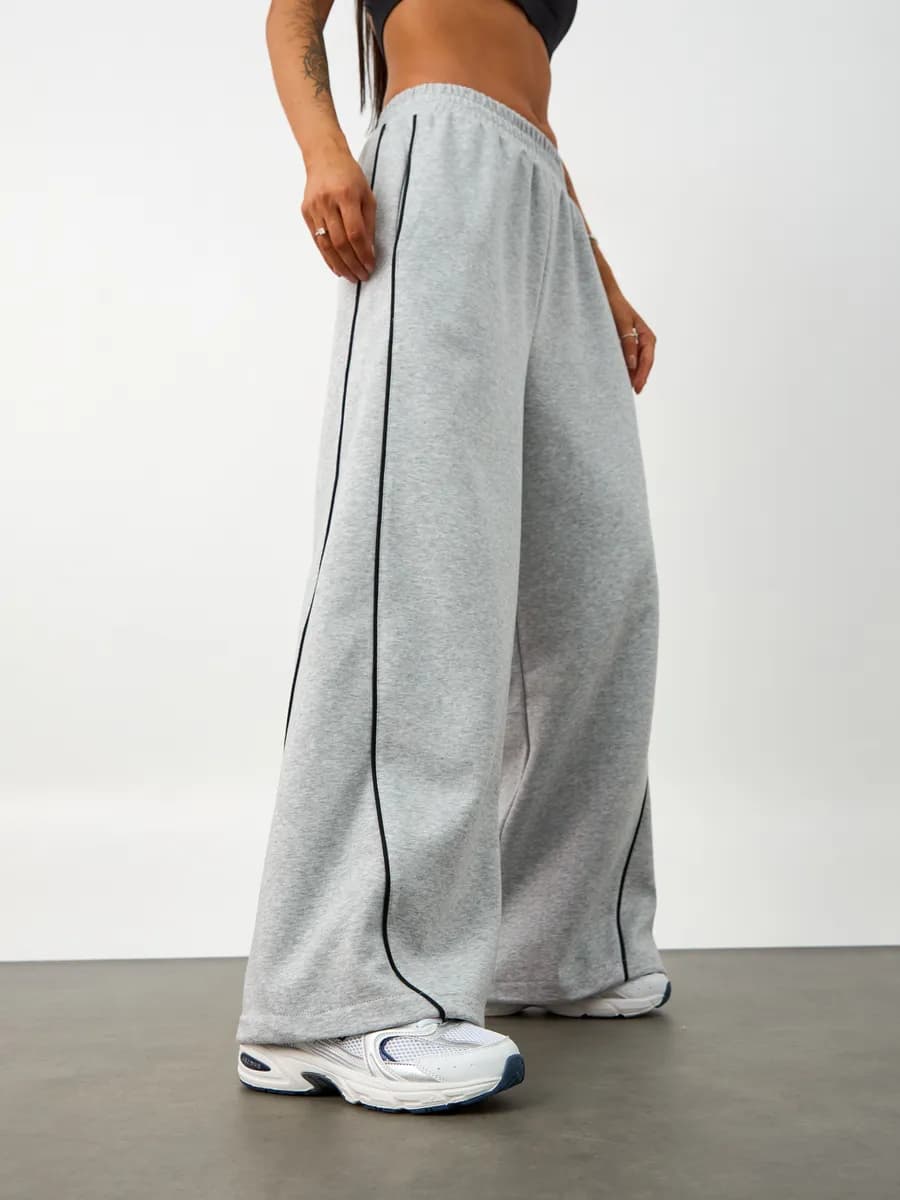 Спортивные брюки оверсайз с лампасами