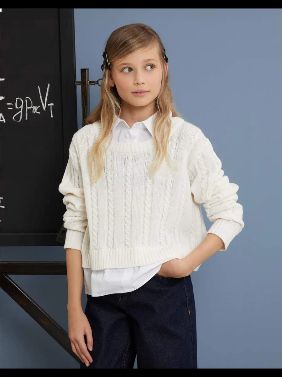 Молочный укороченный джемпер с воротником и вышивкой