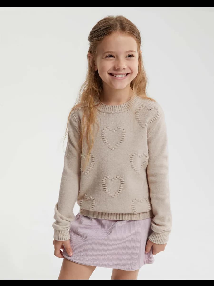 Бежевый джемпер с сердечками