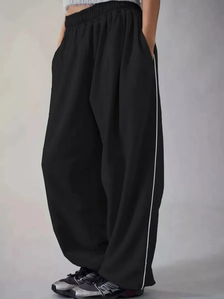 Спортивные штаны оверсайз теплые на резинке с лампасами