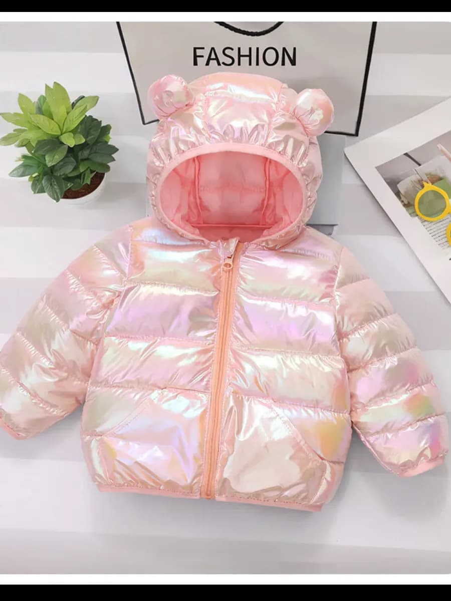 Демисезонная куртка блестящая на молнии с капюшоном