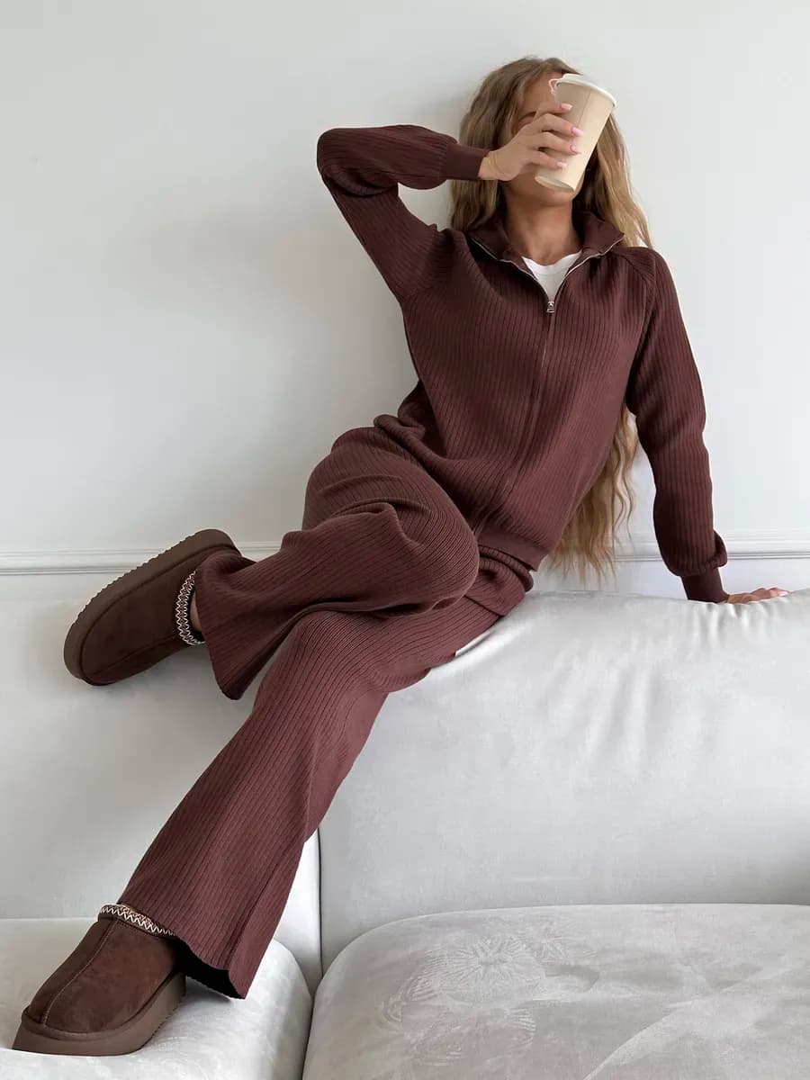 Костюм трикотажный теплый с кофтой на молнии