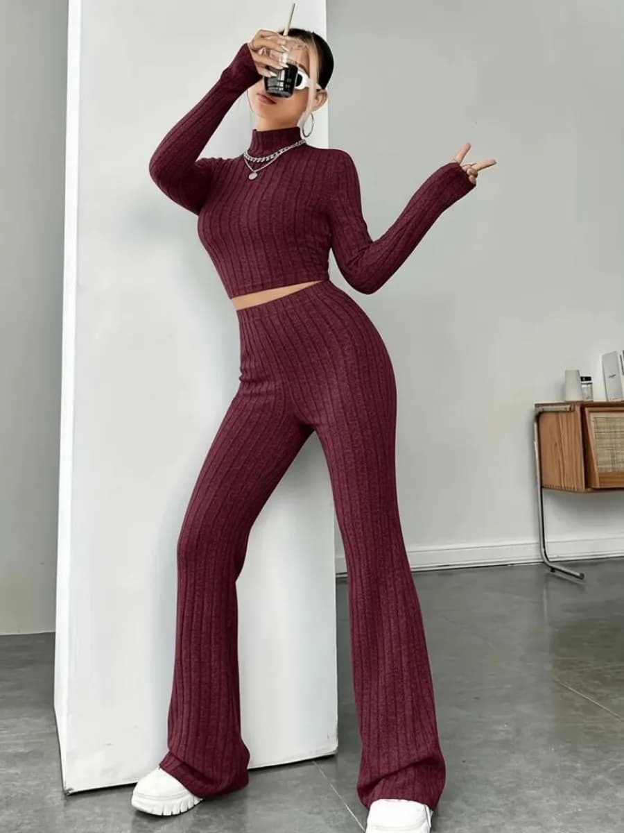 Трикотажный костюм в рубчик с брюками