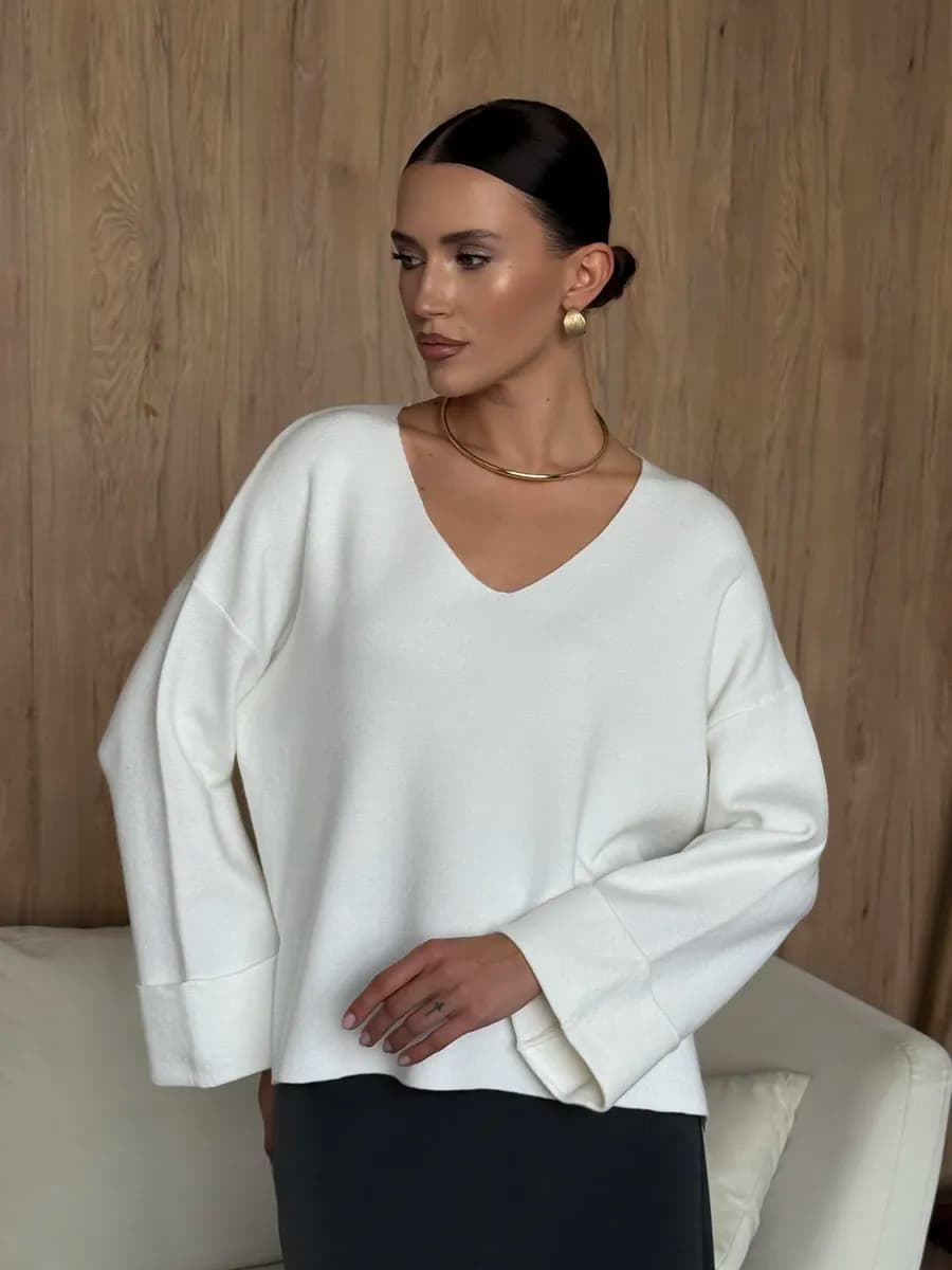 Свитер вязаный оверсайз с V вырезом