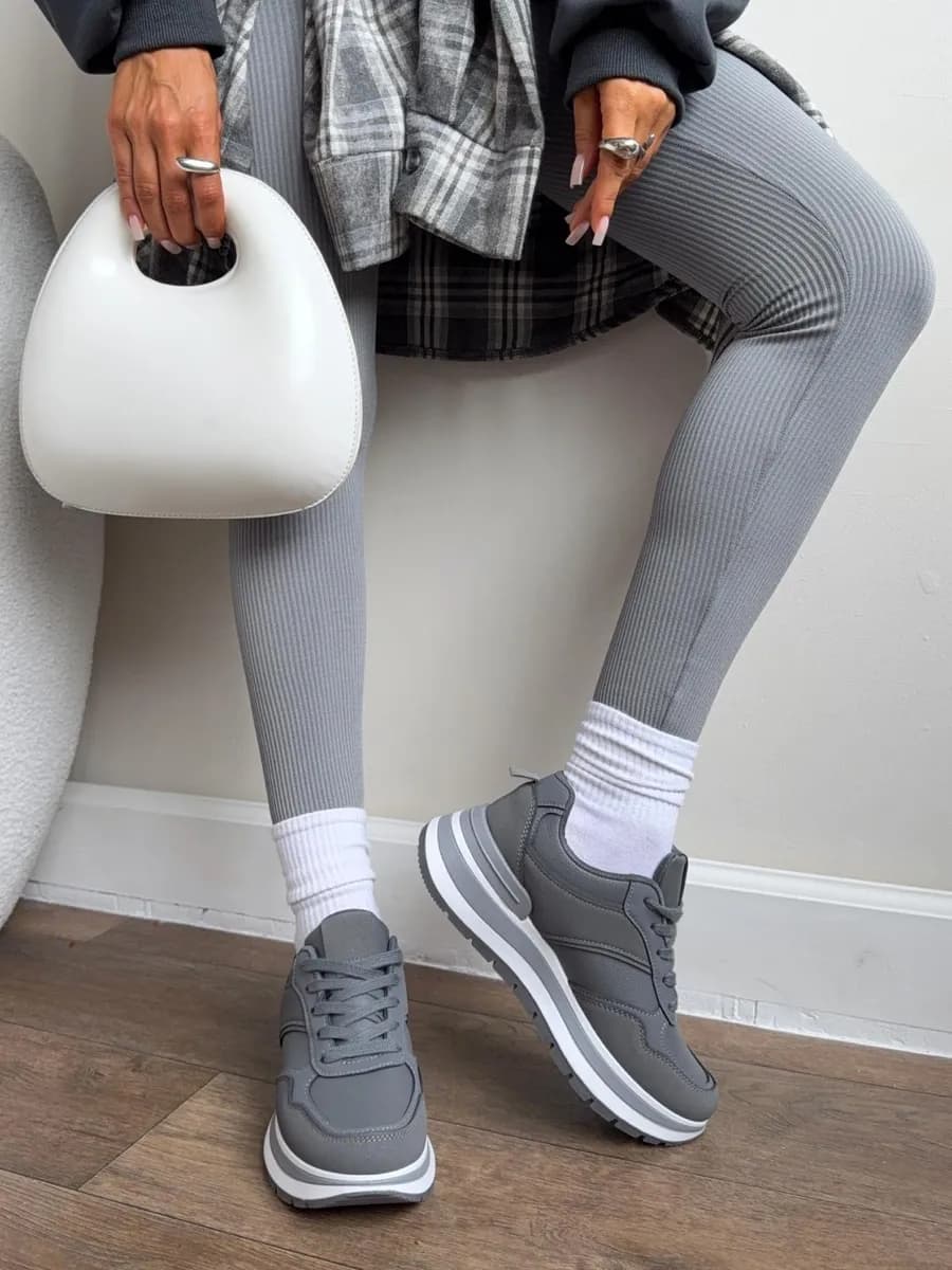 Кроссовки на высокой подошве - фото 1