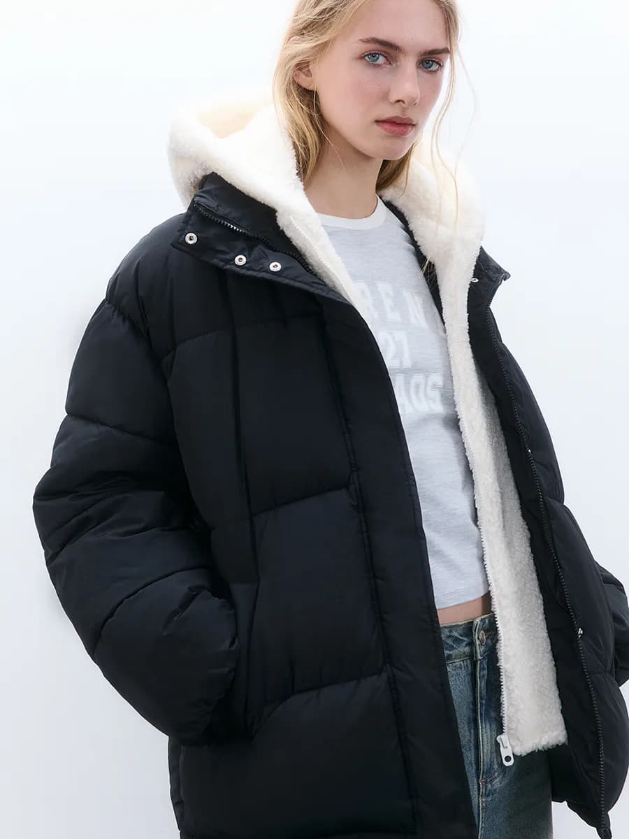 Куртка стеганая с плюшевым капюшоном