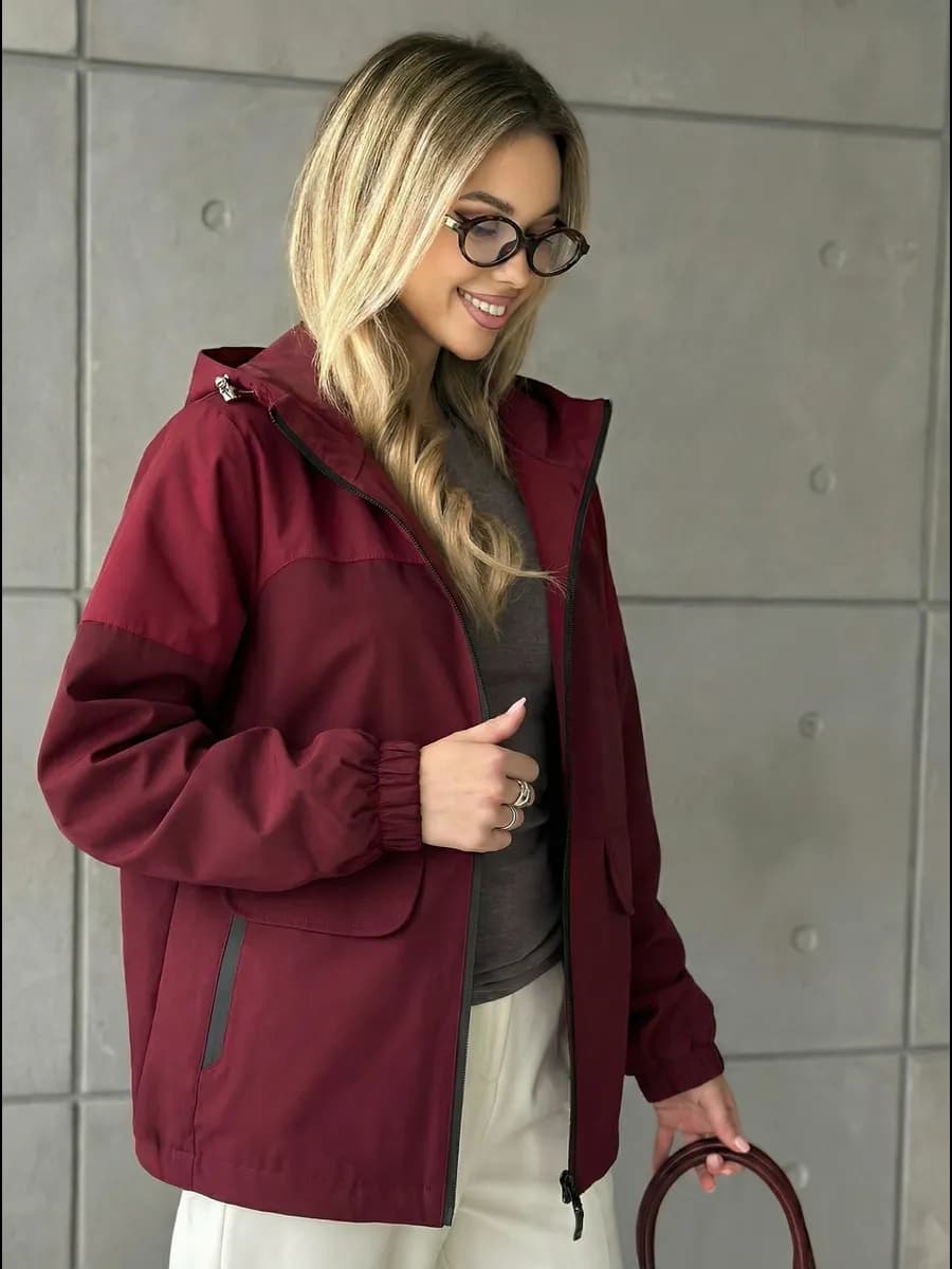 Ветровка с капюшоном демисезонная курточка