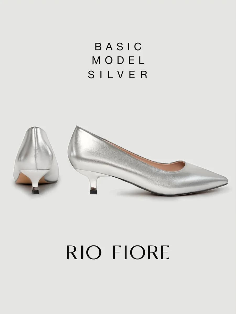 Туфли на низком каблуке лодочки на шпильке