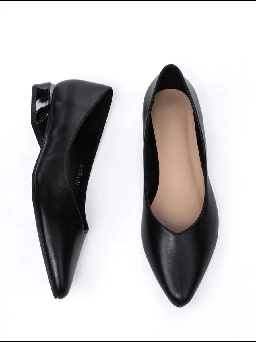 Кожаные балетки с острым носом на каблуке