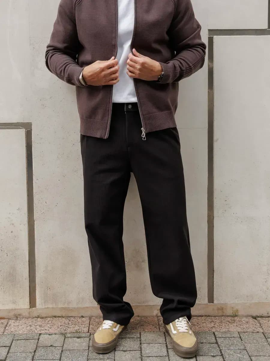 Брюки вельветовые с защипами свободные