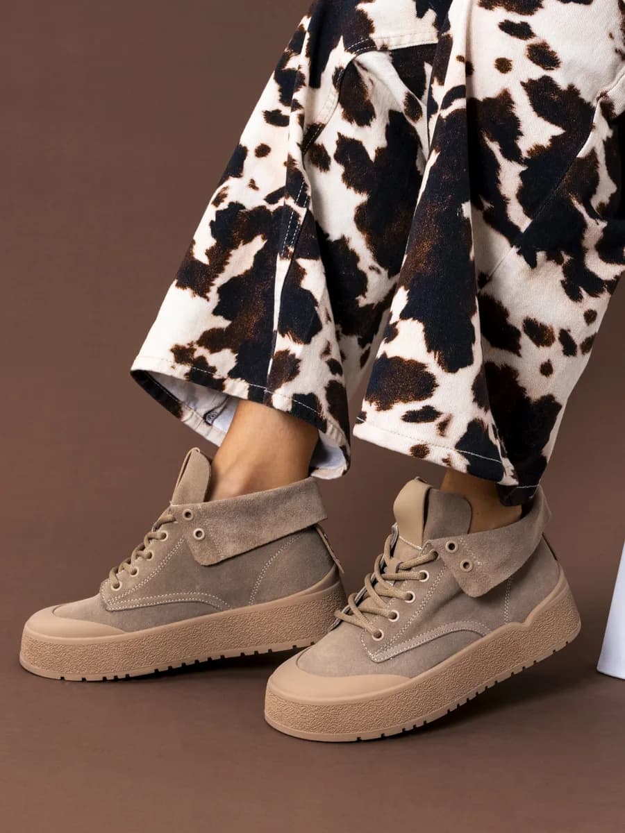 Ботинки замшевые на толстой подошве