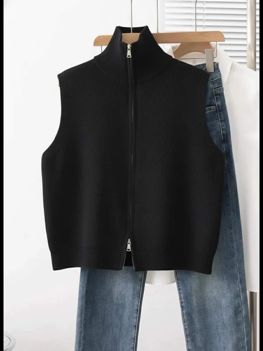 Жилетка вязаная женская на молнии теплая безрукавка